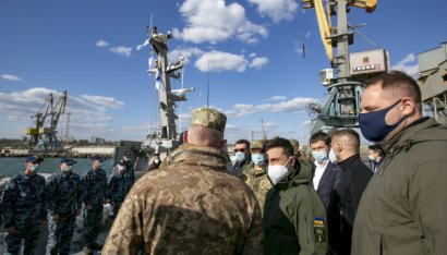 Владимир Зеленский ознакомился с планом развития военно-морской базы в Бердянске