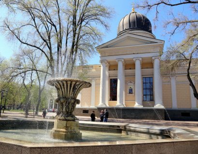 В Одессе заработали первые фонтаны