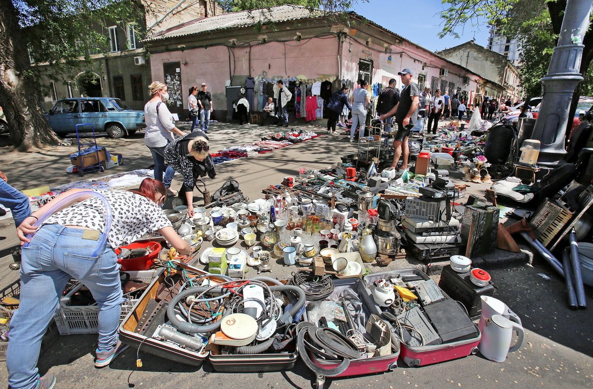 Одесское новое видео. Староконный рынок Одесса. Стихийный рынок. Стихийные базары. Староконный рынок барахолка Одесса.