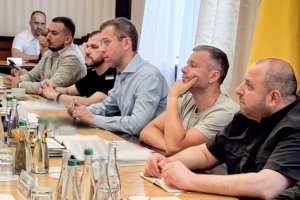 На воскресном совещании, посвященном поиску средств для нужд обороны, Сергей Корецкий обсуждает проблемы бюджета на 2026 год с министром финансов Сергеем Марченко и руководителями силовых ведомств
